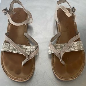 TOM’S 7.5 Cute Sandals!